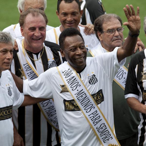 Il Santos ritirerà la maglia numero 10 di Pelé fino al termine del 2023