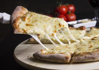 Come si fa la pizza cacio e pepe, una delle più amate di Roma