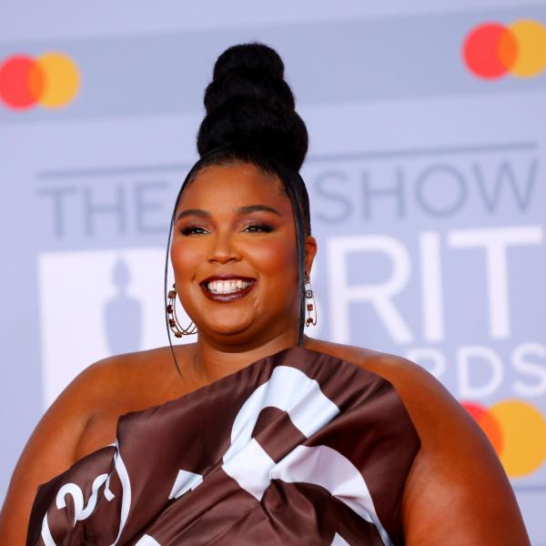 Lizzo lancia una nuova linea gender-neutral, si chiamerà “Your Skin”