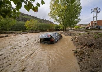 Spagna, alluvione a Valencia: in otto ore è scesa la pioggia di un anno, quasi cento vittime