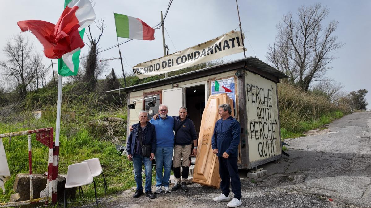 Biodigestore a Casal Selce, proteste e sciopero della fame di Celestino: “Chiediamo ascolto a Parlamento e Meloni”, le testimonianze | VIDEO