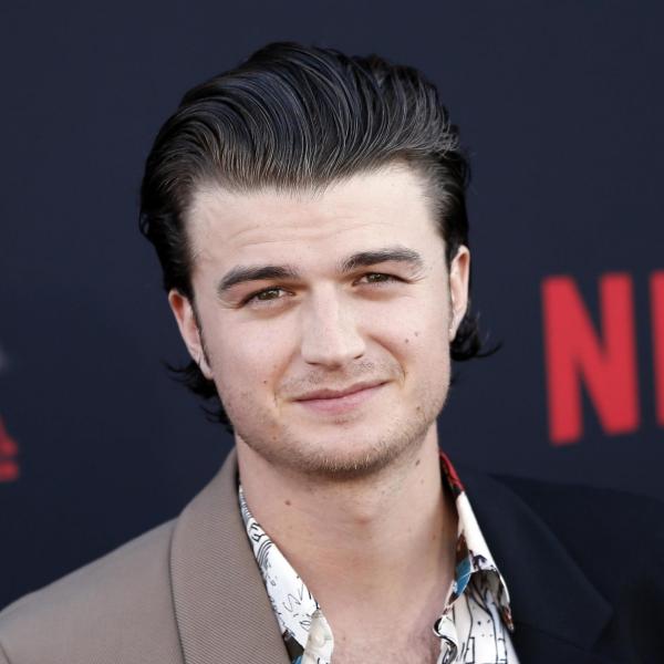 Joe Keery in Italia, la star di Stranger Things nel cast di “Finalmente l’Alba”