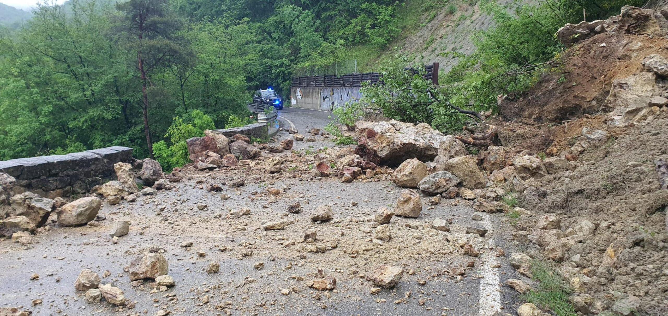 Maltempo e disagi a Ravenna, due frane chiudono la provinciale Valletta-Zattaglia