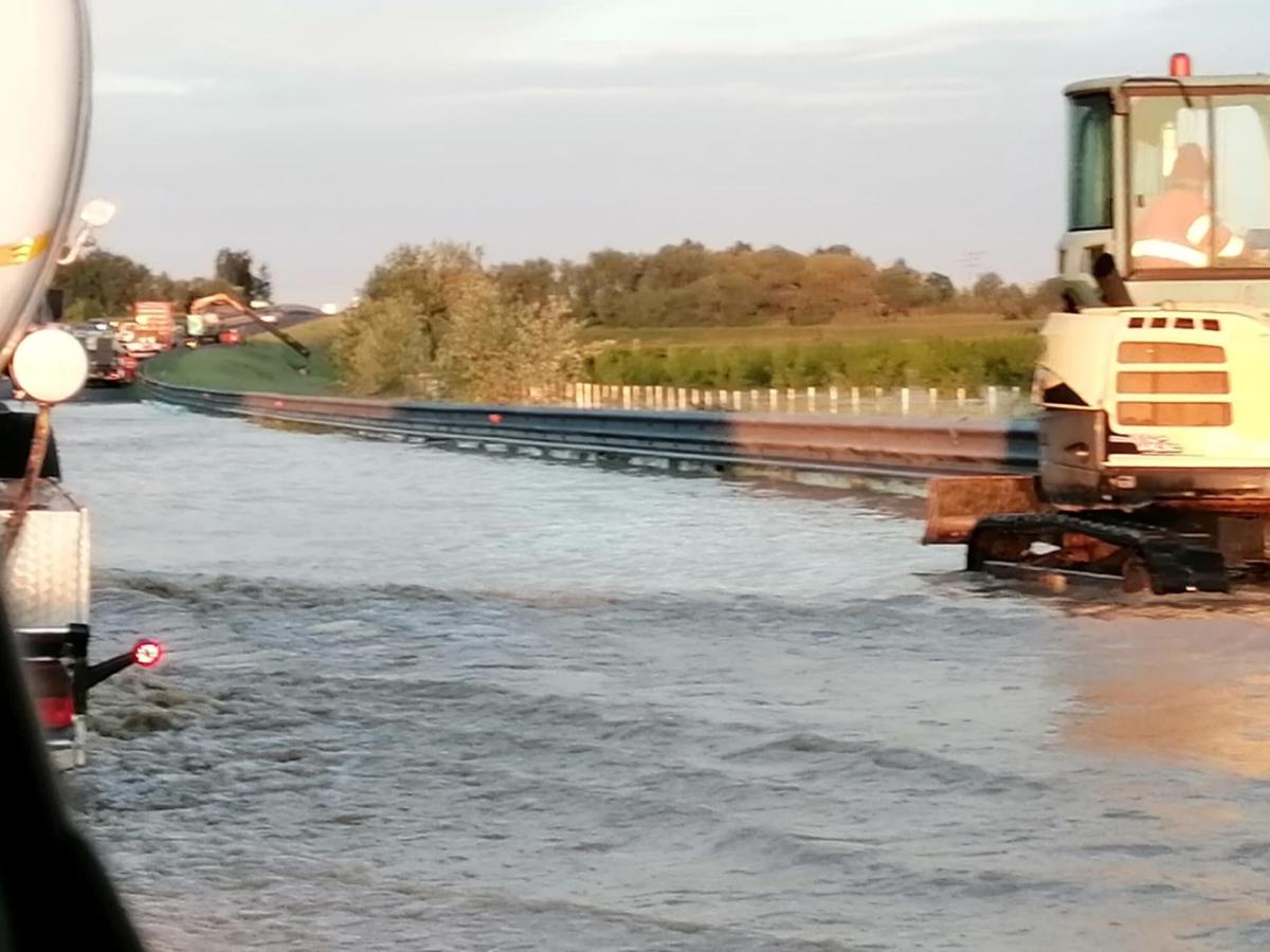 Autostrada A14 chiusa: “corsie allagate, si sconsiglia il transito”…