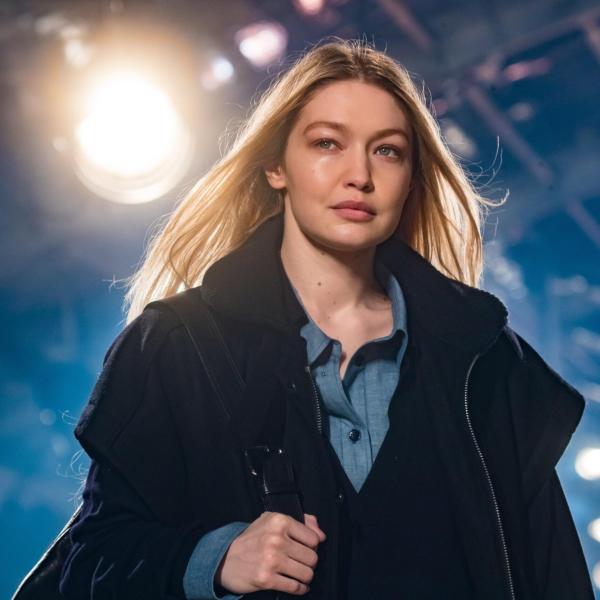 Gigi Hadid nuovo look long bob: il taglio di capelli con frangia per la campagna di Miu Miu (FOTO)