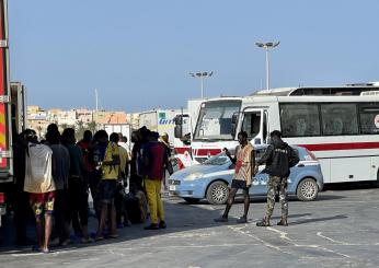 Lampedusa, dodici sbarchi nella giornata di oggi: approdati 438 migranti