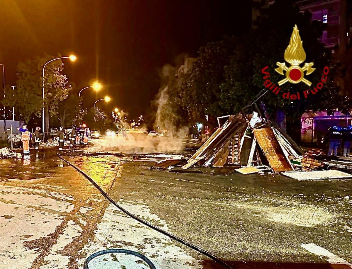 Palermo, “Vampe di San Giuseppe”: scene di guerriglia urbana e scontri con la polizia durante i festeggiamenti della vigilia