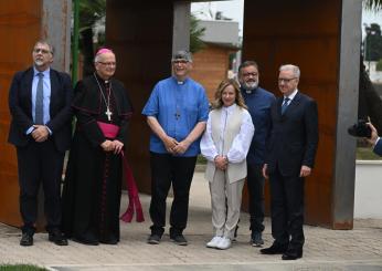 Meloni all’inaugurazione del Centro Sportivo di Caivano: “Abbiamo deciso di intitolarlo a Pino Daniele”. Don Patriciello la ringrazia in dialetto: “Io ‘o veco e nun ‘o crere. Grazie”