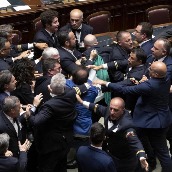 Rissa alla Camera, approvato il verbale contestato da opposizione. Fontana convoca 12 deputati. Premierato, concluso esame emendamenti: martedì il voto