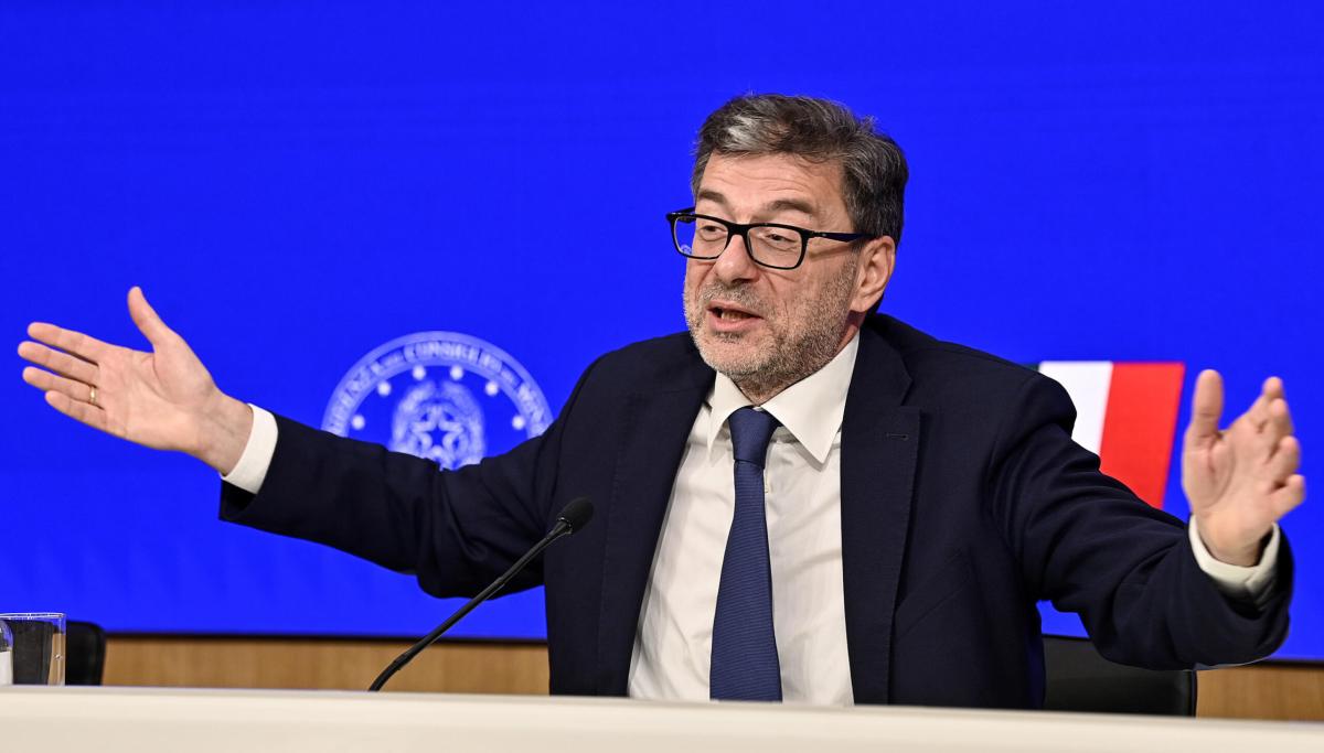 Manovra 2025, c’è la ‘Carta bebè’ di 1000 euro. No aumento pensioni. Sacrifici da banche e ministeri. Cattaneo: “Soddisfatti, è buonsenso” | VIDEO