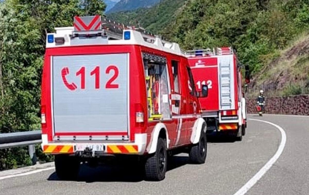 Incidente a Padova, si schianta contro un platano lungo la Sp3: mor…