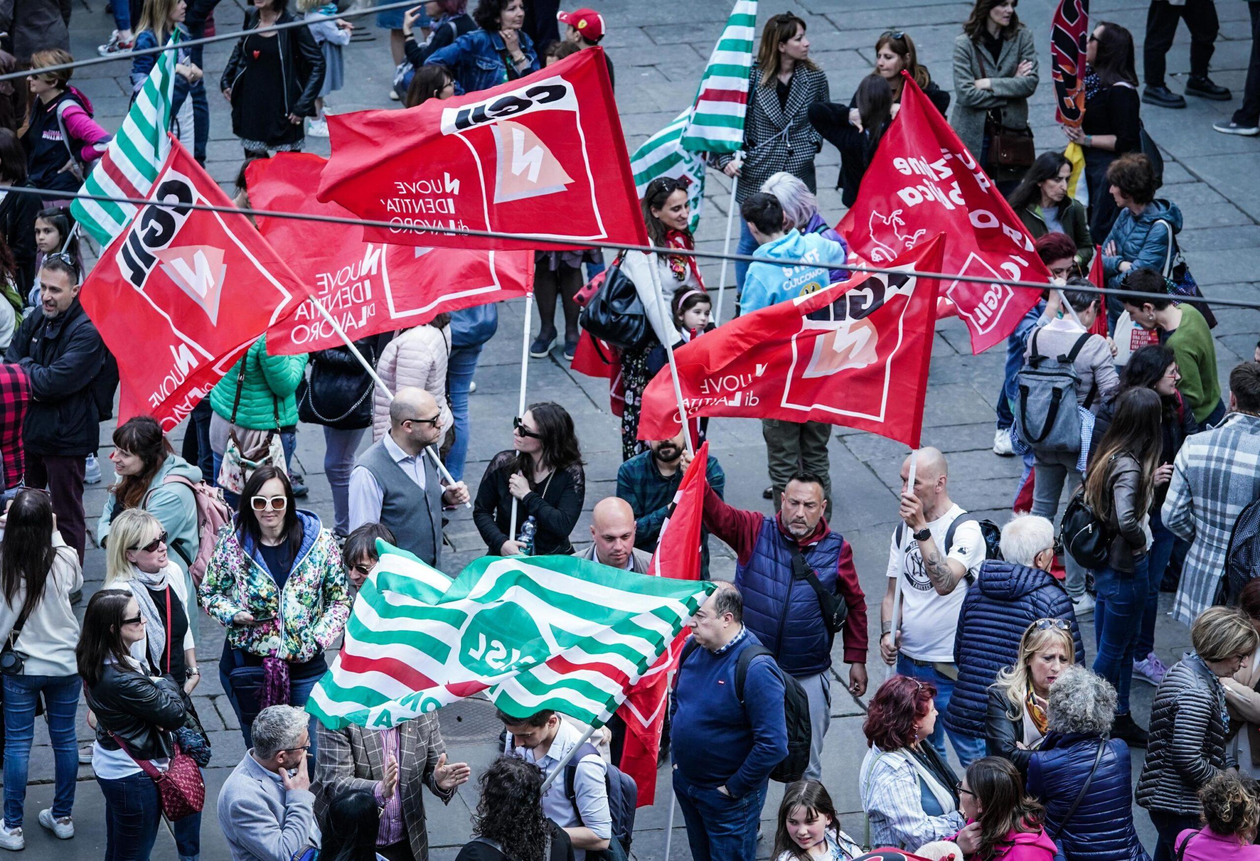 Palermo, dipendenti Amap senza stipendio in sit-in sotto alla questura