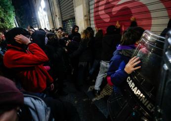 Pro Vita & Famiglia, con Gualtieri è scontro anche sulla pulizia delle serrande. Coghe: “Dal sindaco ci aspettavamo solidarietà, non la cancellazione delle scritte”