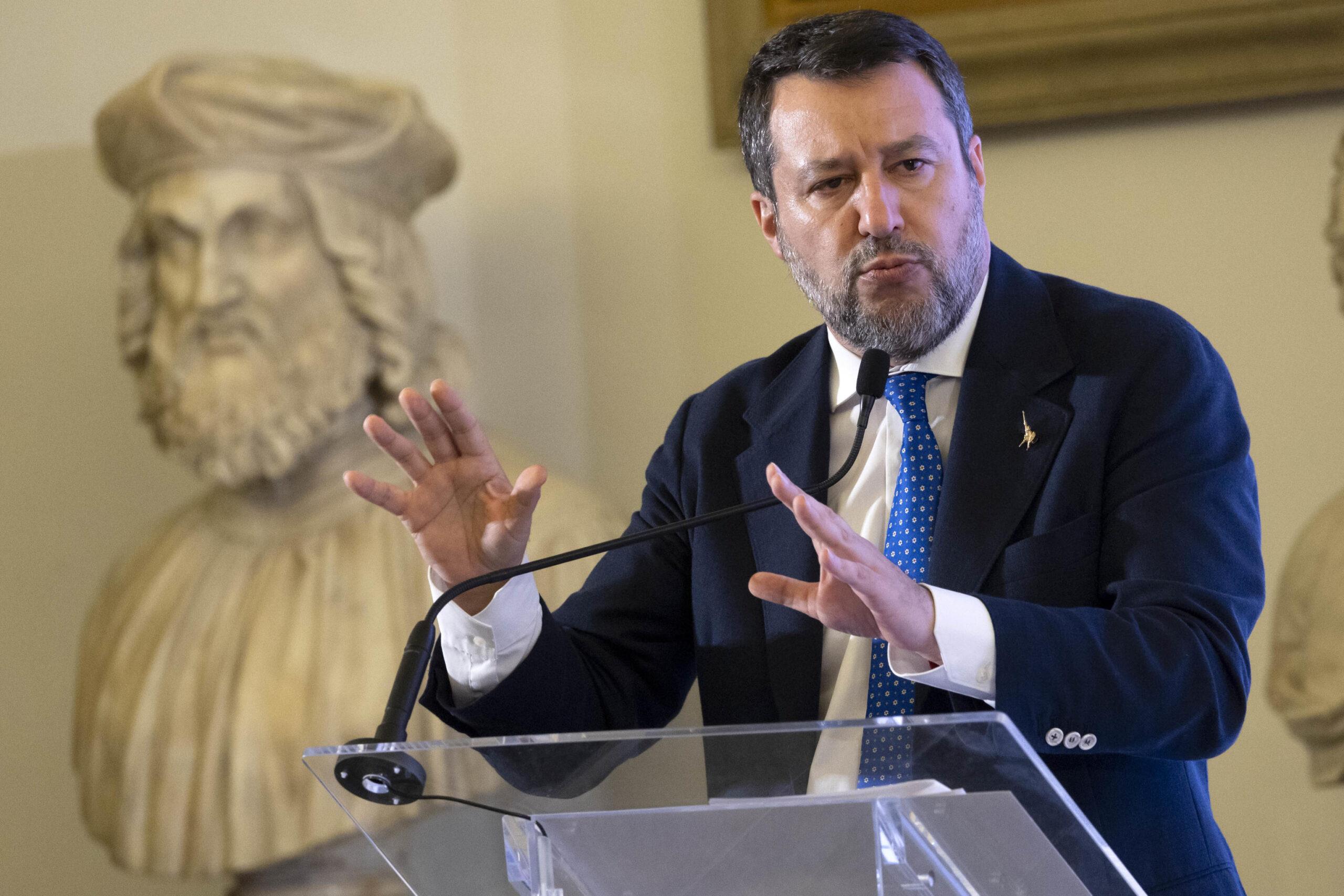 Elezioni Francia 2024, le reazioni dall’Italia. La soddisfazione del centrosinistra: “Le Pen è stata fermata, la destra si può battere”. Il silenzio del grande sconfitto: Matteo Salvini