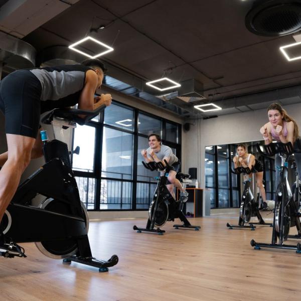 Quanto si dimagrisce con lo spinning: scopri quanti chili si perdono con questo sport