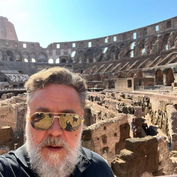 Russell Crowe moglie, figli, carriera. Tutto sul gladiatore in visita a Roma con la famiglia