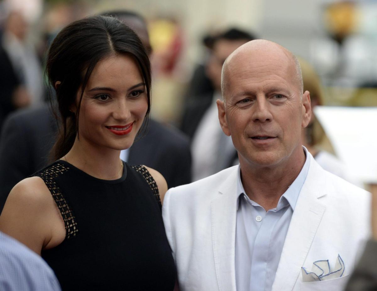 Bruce Willis, la moglie Emma parla della malattia che lo ha colpito…