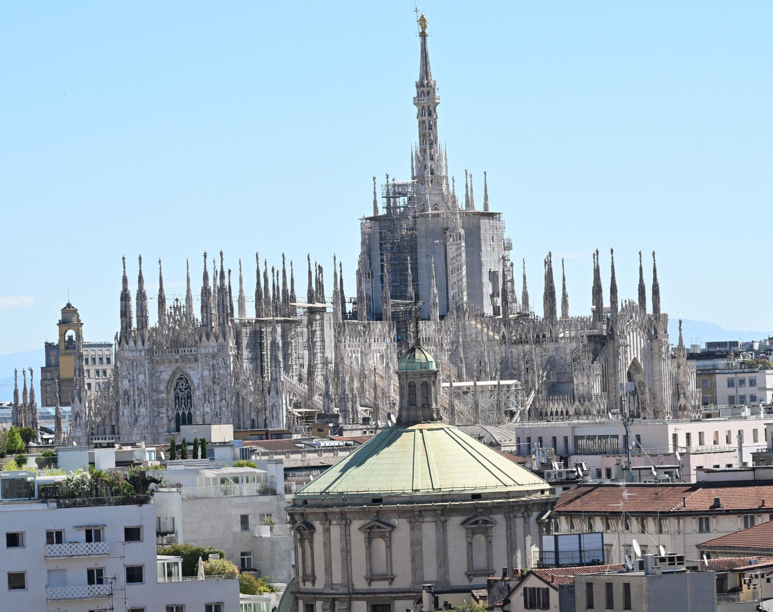 Ritrovata la statua del dragone mancante sulla guglia del Duomo di Milano