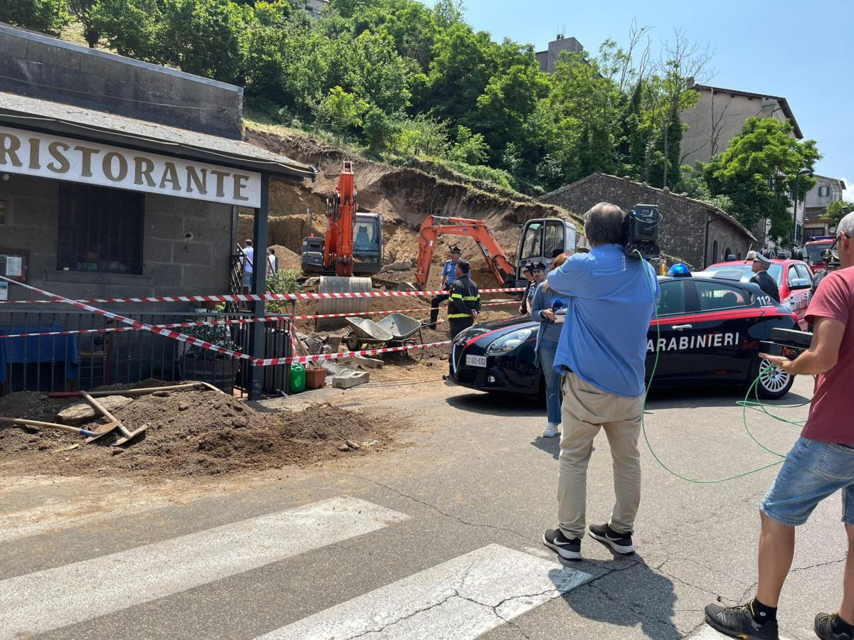 Viterbo, terrapieno crolla su ristorante a Montefiascone: un morto