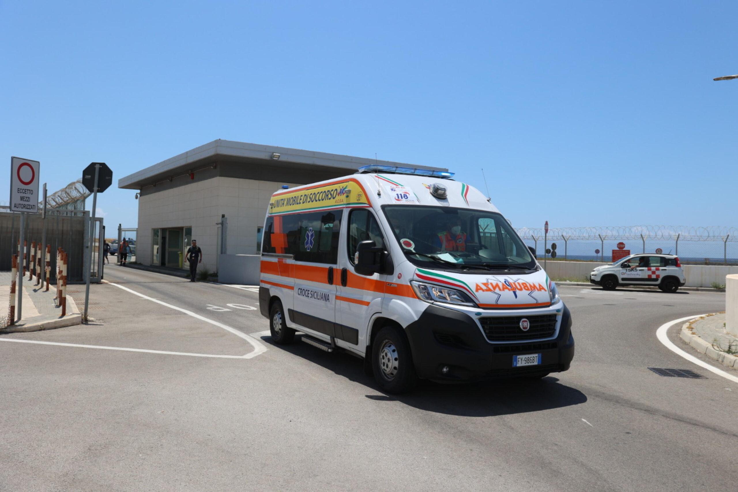 Catania, incidente a Caltagirone: uomo perde il controllo della sua auto, 7 feriti