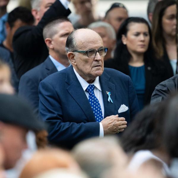 Rudy Giuliani, ex sindaco di New York accusato di molestie sessuali: cos’è successo