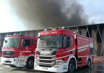 Monza, incendio in un capannone di Usmate Velate: non ci sono feriti, indagini in corso