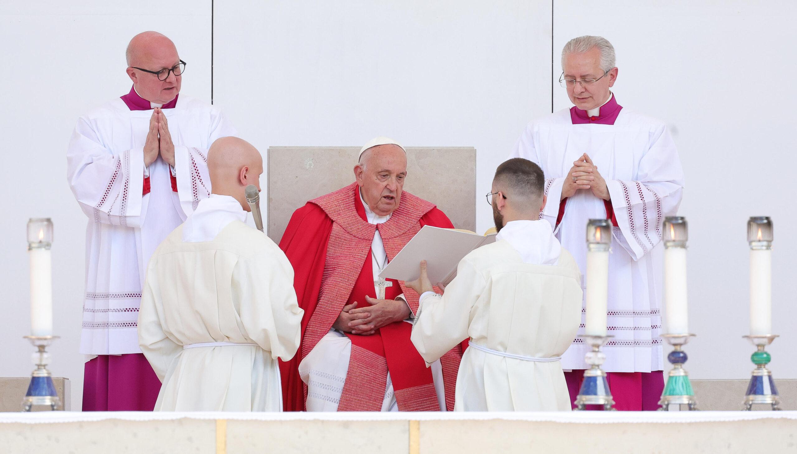 Pentecoste, l’appello di Papa Francesco: “Non ci arrendiamo, continuiamo a parlare di Pace”. Parolin a luglio in visita in Ucraina