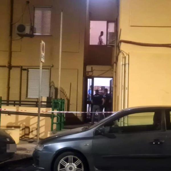 Uccide la moglie a coltellate, ennesimo femminicidio a Cagliari: la vittima è Ignazia Tumatis, di 59 anni