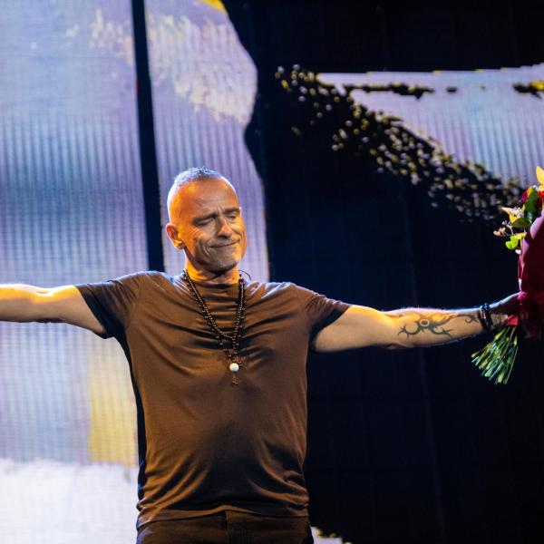 Eros Ramazzotti nuovo singolo: fuori oggi il videoclip ufficiale di “Gli Ultimi Romantici”