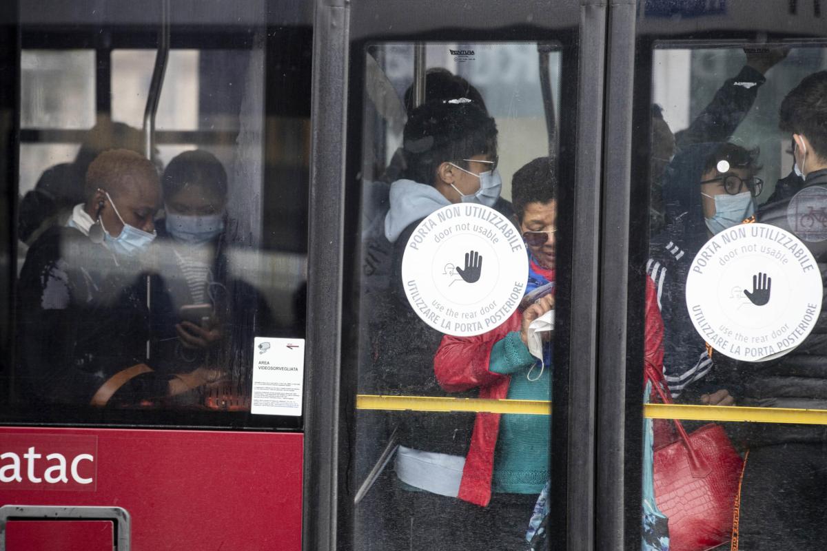 Roma, ferma la Metro B per un guasto ai cavi elettrici. Disagi, cit…