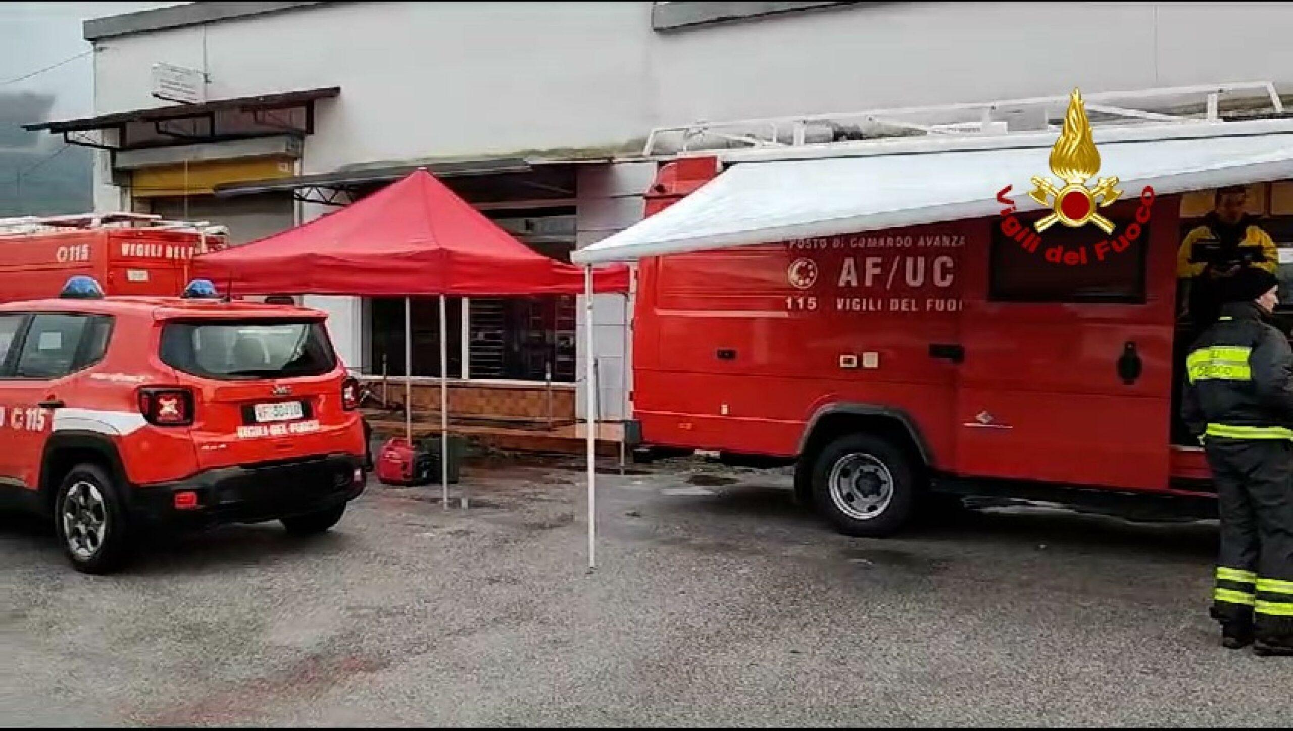 Catania, crolla un palazzo vicino al centro città: vigili del fuoco in via Gramignani, non ci sono persone coinvolte