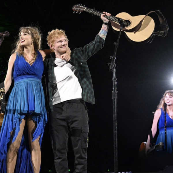 Taylor Swift in concerto a Londra duetta a sorpresa con Ed Sheeran: il video fa impazzire il web