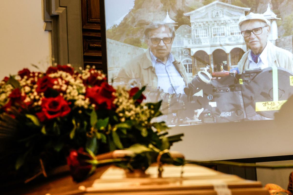 Paolo Taviani funerali a Roma, per il regista cerimonia laica nella Sala Protomoteca in Campidoglio | FOTO