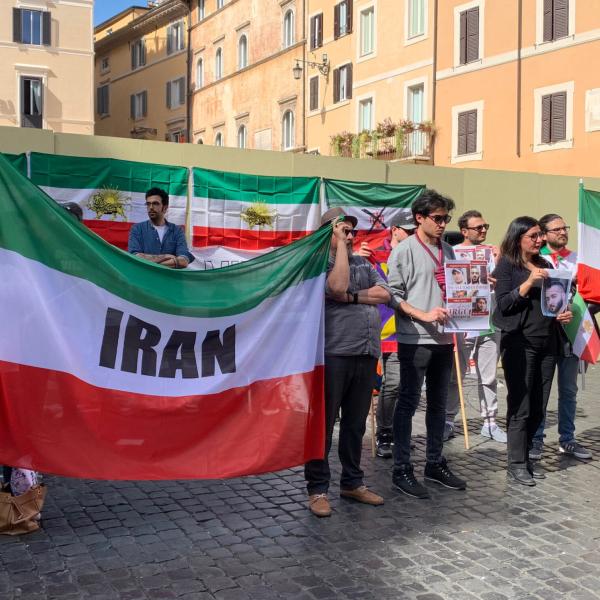 A Roma il sit-in per Toomaj Salehi: “Oggi dobbiamo essere noi la sua voce” | VIDEO