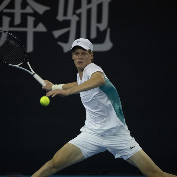 China Open, Jannik Sinner batte Dimitrov e vola in semifinale