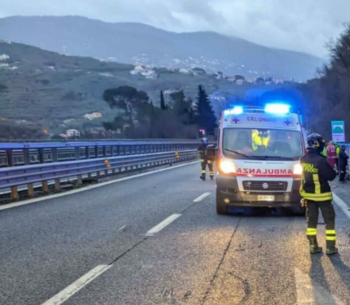 Lecco, incidente a Casatenovo: auto si ribalta a Cascina Bracchi, quattro persone coinvolte