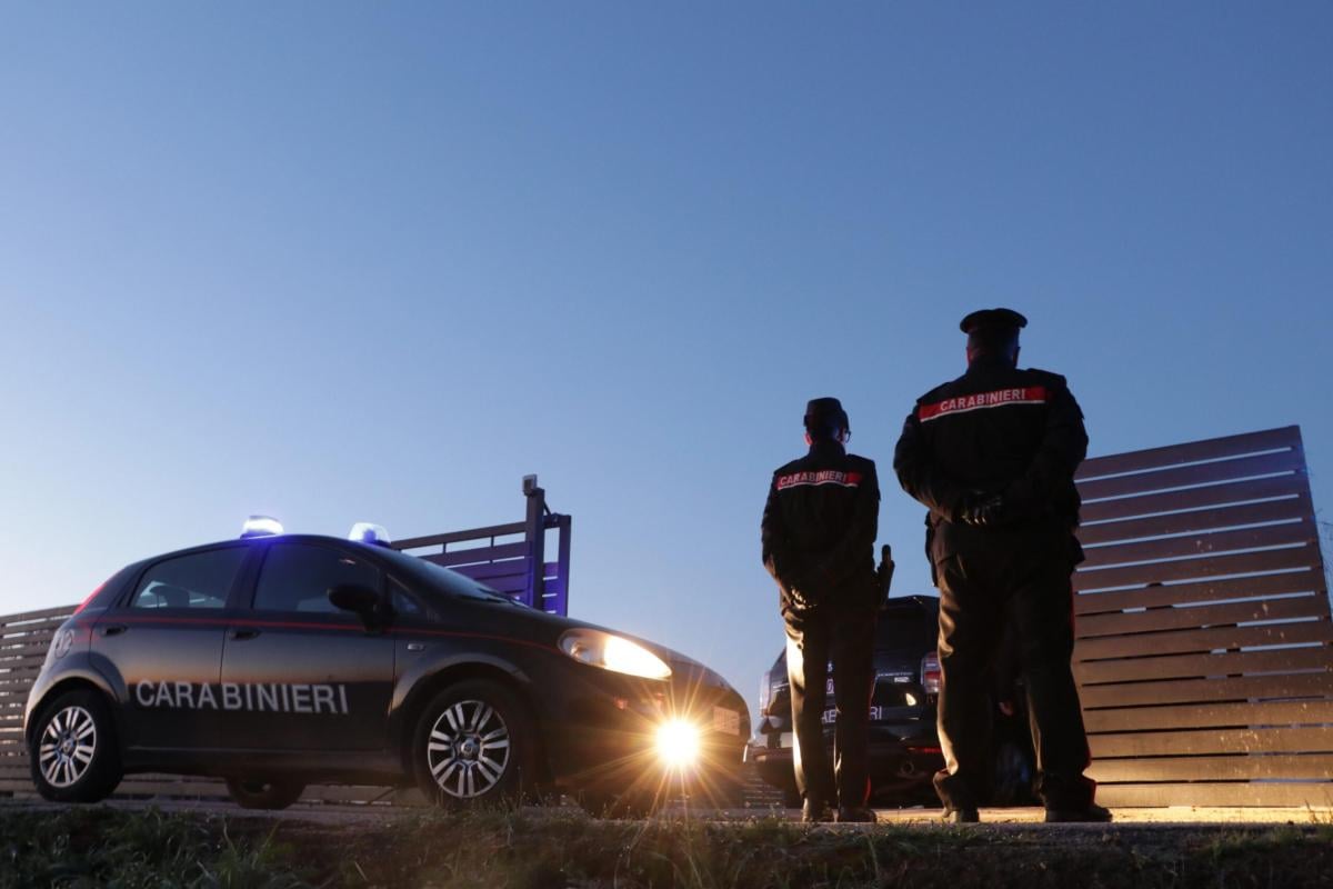 Caserta, arrestato un 17enne per tentato omicidio: aveva accoltellato un ragazzo di 15 anni