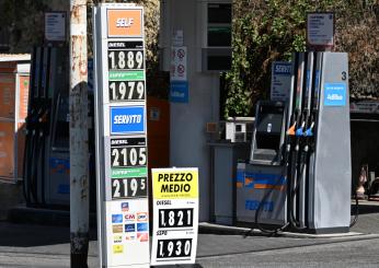 Ravenna, uomo cerca di darsi fuoco vicino ad un distributore di benzina: fermato dalla polizia