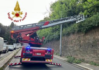 Roma, Pincio: ragazza cade dalla terrazza, salvata dai vigili del fuoco