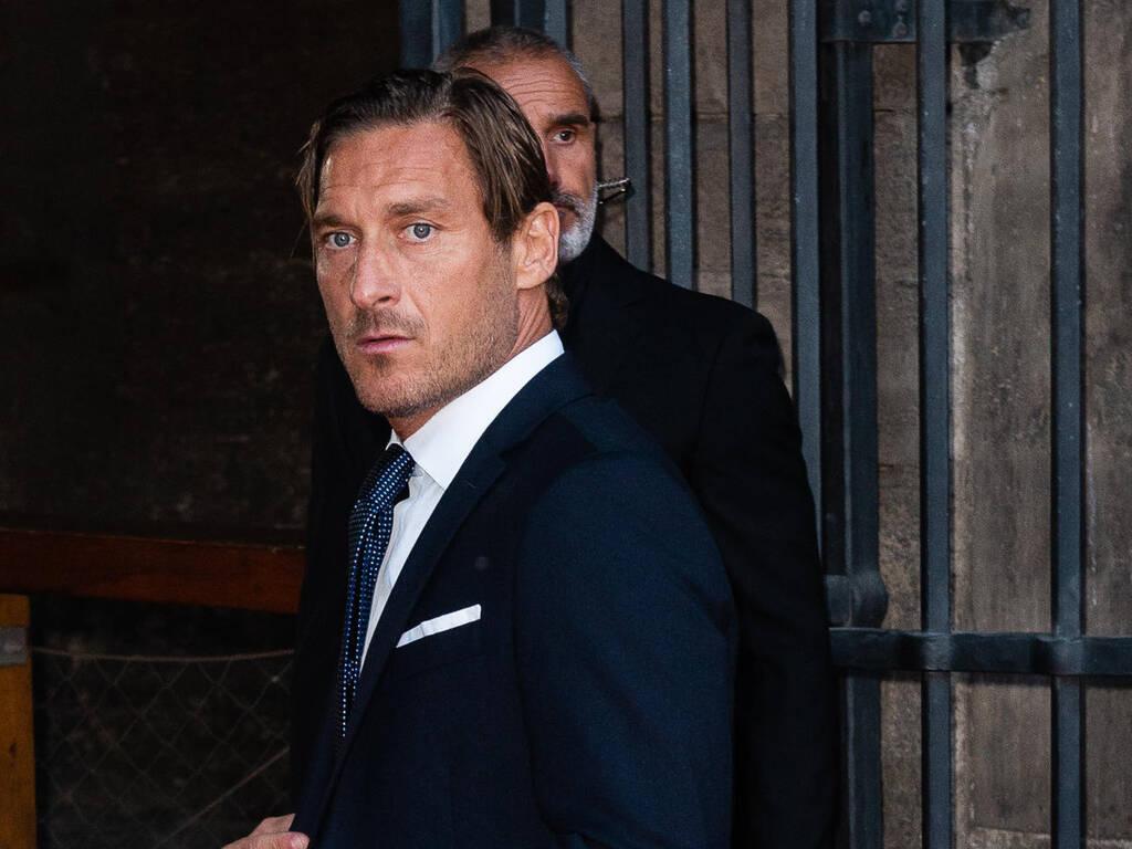 Francesco Totti vicino all’accordo sul divorzio con Ilary Blasi: “Mi costerà caro”