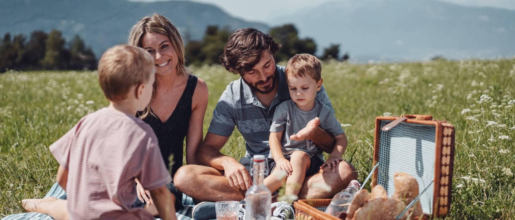 Estate 2022 vacanze in famiglia: una settimana per 4 costa il 16,8% in più