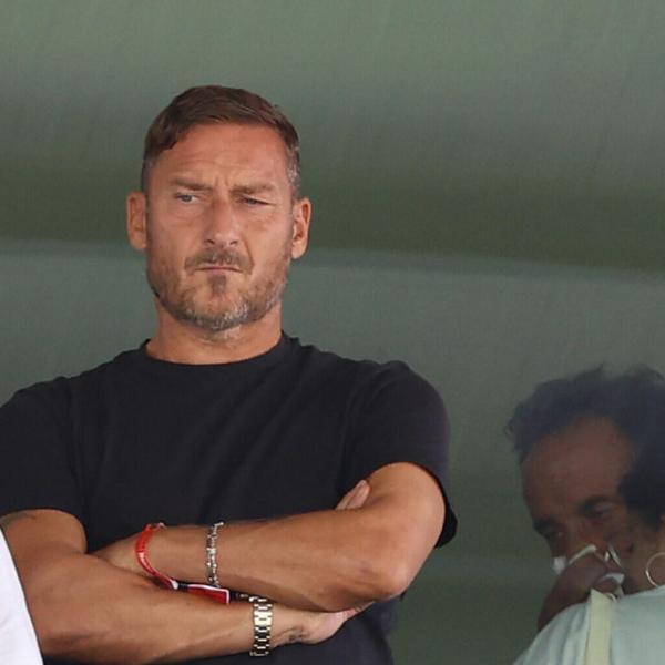 Francesco Totti, 47 anni per il Pupone, gli auguri speciali di Noemi: “Vita mia”