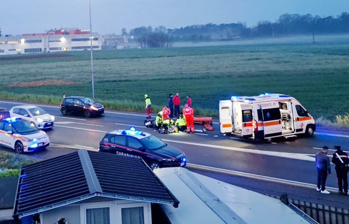 Bologna, incidente a Monterenzio: auto si schianta contro un’ambula…