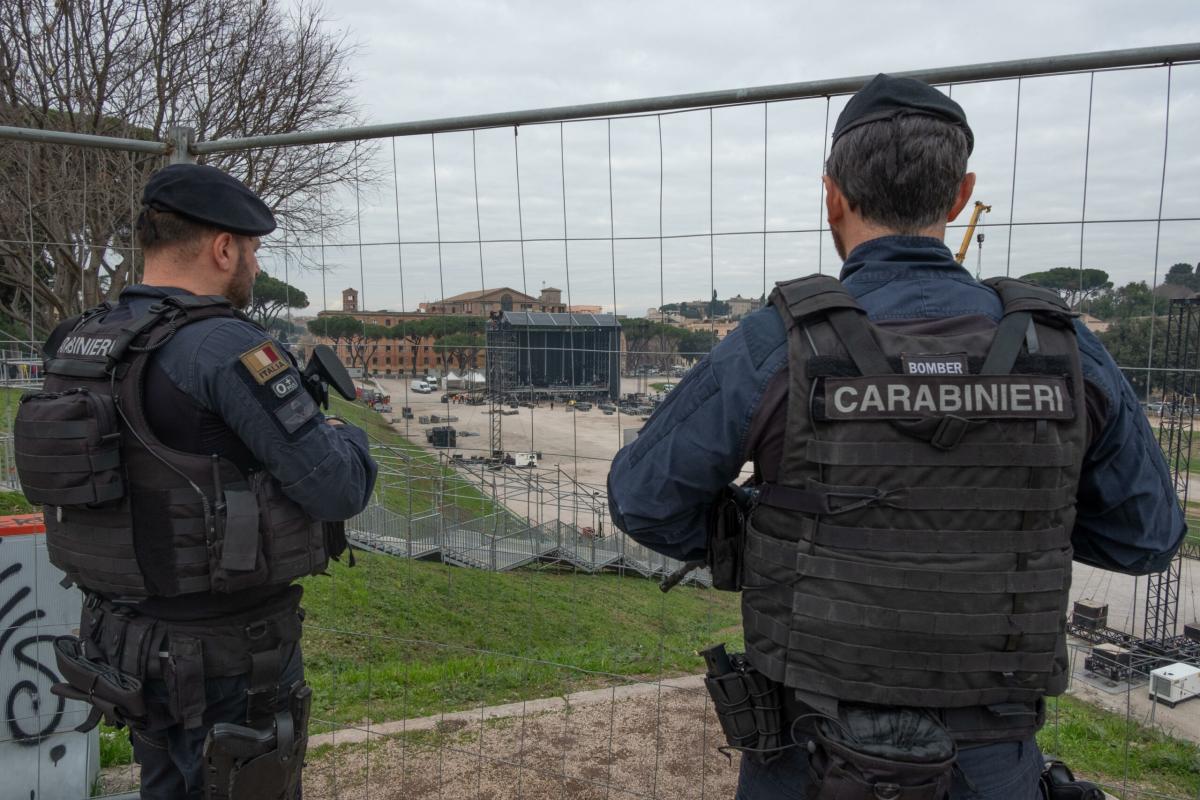 Roma, bambino americano si perde sull’autobus: i carabinieri lo ritrovano in zona Laurentina