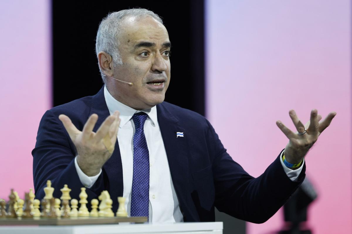 La Russia aggiunge l’ex campione di scacchi Garry Kasparov alla lista degli “estremisti”