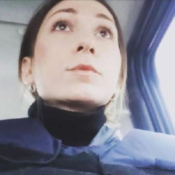 Chi era Victoria Roshchyna, reporter ucraina morta in una prigione della Russia. I colleghi: “Speriamo che il tuo sacrificio non sia stato vano”