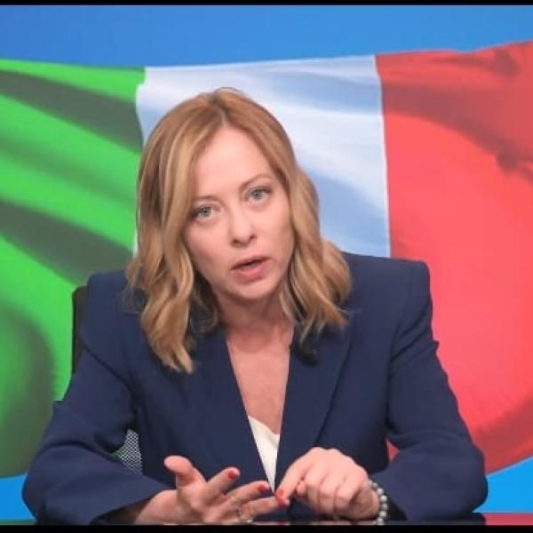 Autonomia, il j’accuse di Meloni: “Approvata nel 2001 dalla sinistra. Non l’ha voluta la destra”. Boccia: “Ha perso la partita e vuole portare via il pallone” | VIDEO