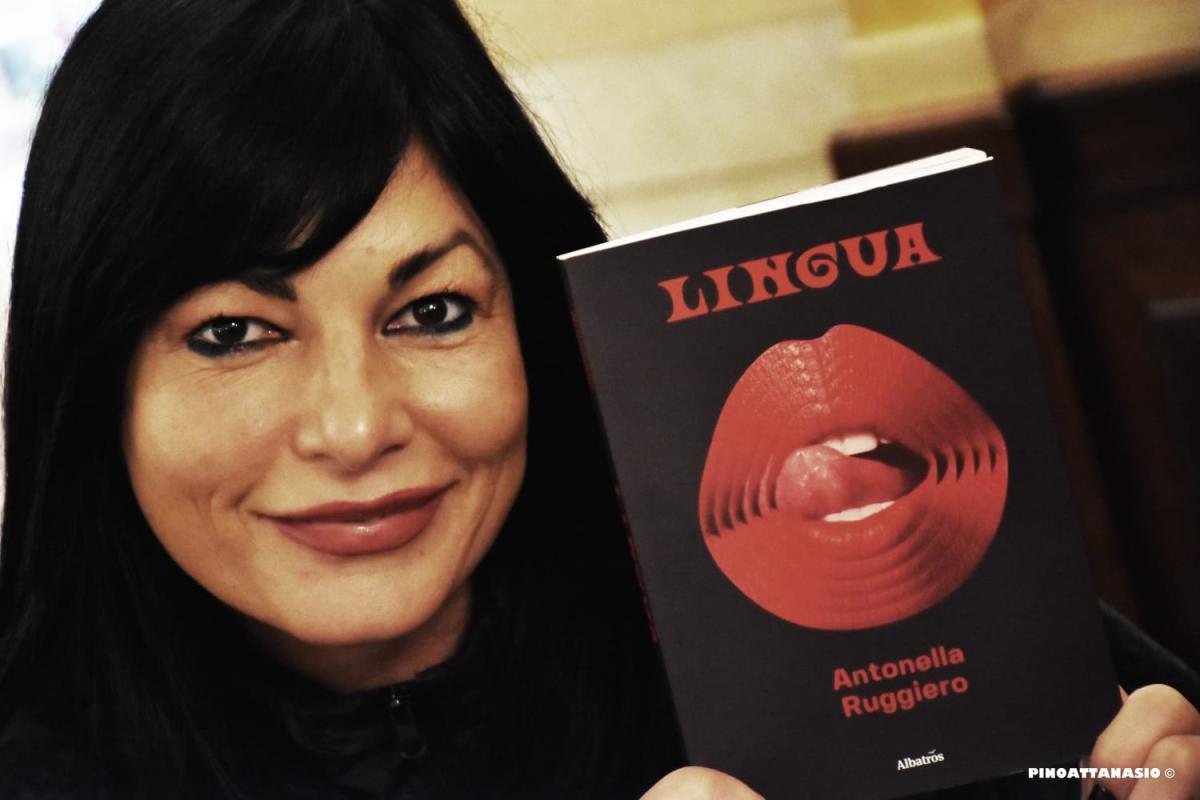 Antonella Ruggiero e il suo libro “Lingua” che sta facendo parlare …