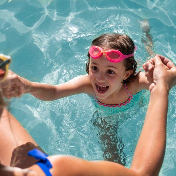 I 5 benefici del nuoto per i bambini da 1 a 3 anni