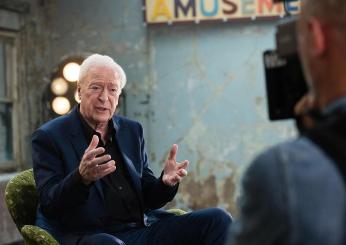 Michael Caine compie 90 anni, oggi arriva la cifra tonda per il mostro sacro del cinema